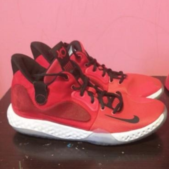 I'm selling red Kevin Durant basketball shoes - Picture 3 of 3